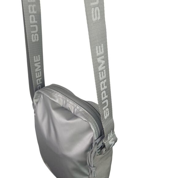 Supreme Shoulder Bag Silver Water Resistant Logo Strap - Picture 3 of 6